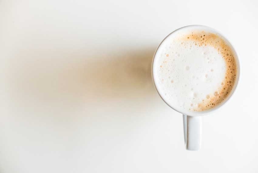 Quer fazer um Flat White? Veja esta deliciosa receita para casa!
