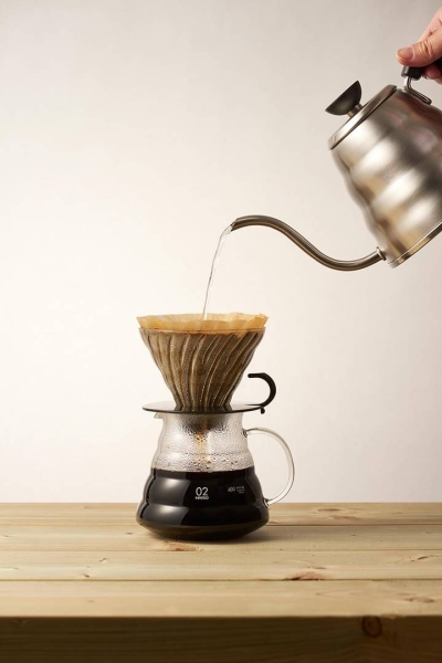 Gotejador Hario V60 - vidro preto tamanho 02